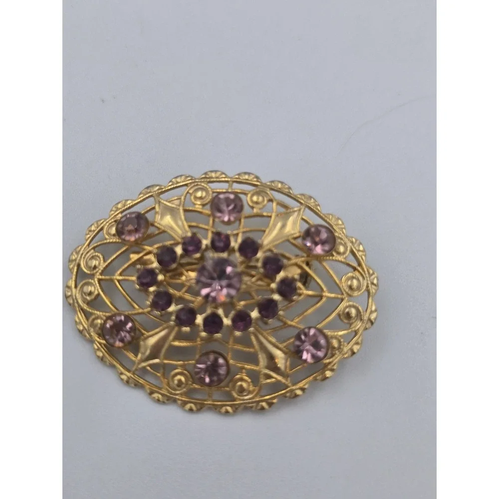 Vintage Gold Tone Filigree Oval Brooch Pin Light Dark Purple Rhinestones Estate